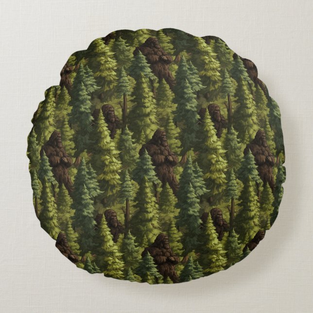Bigfoot Hiding In A Pine Tree Forest Rond Kussen (Voorkant)