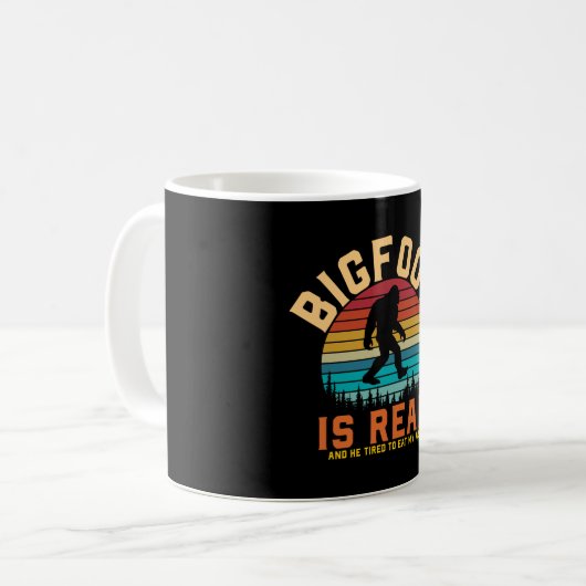 Bigfoot is echt | Bigfoot Retrodesign Koffiemok (Voorkant links)