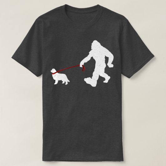 Bigfoot loopt met Newfoundland Dog Funny Bigfoo T-shirt (Design voorkant)