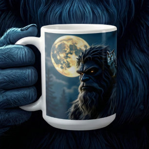 Bigfoot met gloeiende ogen en uil op zijn schouder koffiemok