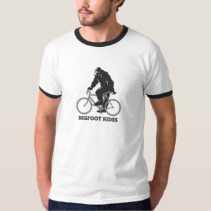 Bigfoot monte le T-shirt