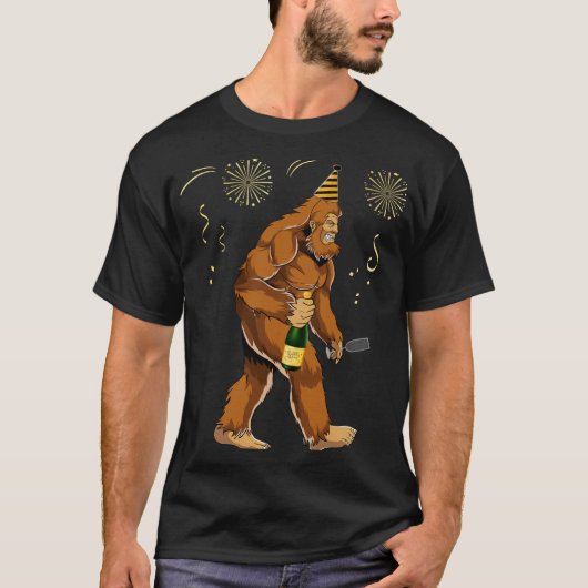 Bigfoot New Year Funny Outfit Sasquatch Holiday 20 T-shirt (Voorkant)