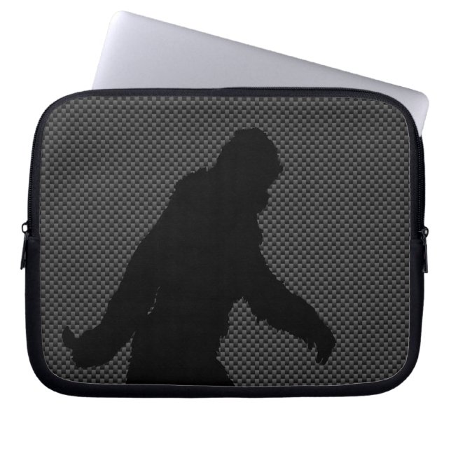 Bigfoot op Carbon Fibre Print Laptop Sleeve (Voorkant)