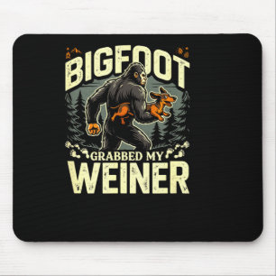 Bigfoot pakte mijn worstelgrap over kampeerhumor muismat