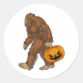 Bigfoot Sasquatch Carry Scary Pumpkin T shirt Ronde Sticker (Voorkant)