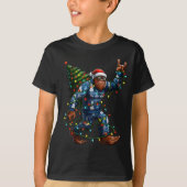 Bigfoot Sasquatch Christmas Tree Santa Hat Lights T-shirt (Voorkant)