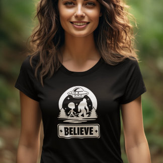 Bigfoot Sasquatch Cryptid Believer Alien Women T-shirt