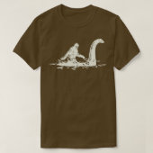 Bigfoot Sasquatch Riding Loch Ness Monster Fun T-shirt (Design voorkant)