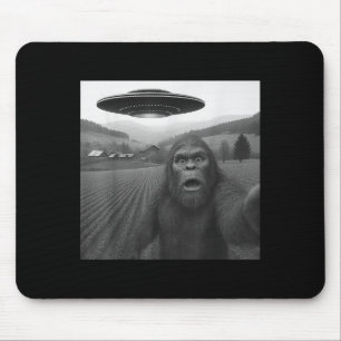 Bigfoot-selfie met buitenaardse UFO-grappige gesch Muismat