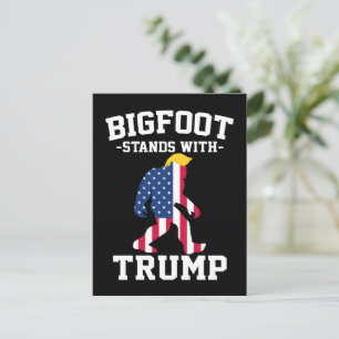 Bigfoot staat met Trump 2024 verkiezingen Briefkaart