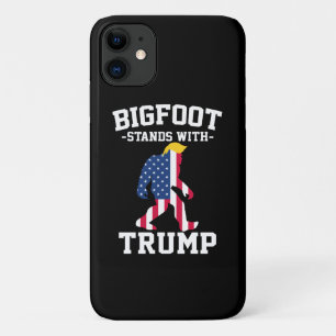 Bigfoot staat met Trump 2024 verkiezingen iPhone 11 Hoesje