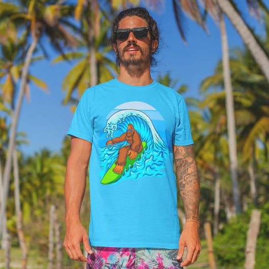 Bigfoot surfend Riding the Waves Fun Sasquatch T-shirt