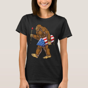 Bigfoot vuurwerk 4 juli Mannen Sasquatch Americ T-shirt