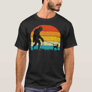 Bigfoot Walking Chihuahua Dog Training Puppies Mam T-shirt