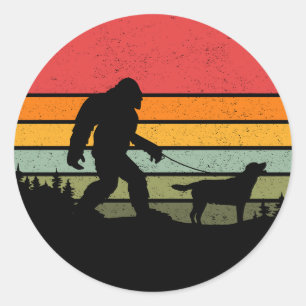 Bigfoot Walking Labrador Retriever Dog  Ronde Sticker