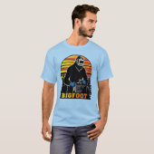 Bigfoot Welding Retro  Mythical Forest Desi T-shirt (Voorkant volledig)