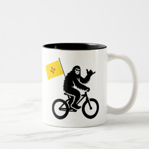 Bigfoot Wielrennen New Mexico Vlag Tweekleurige Koffiemok