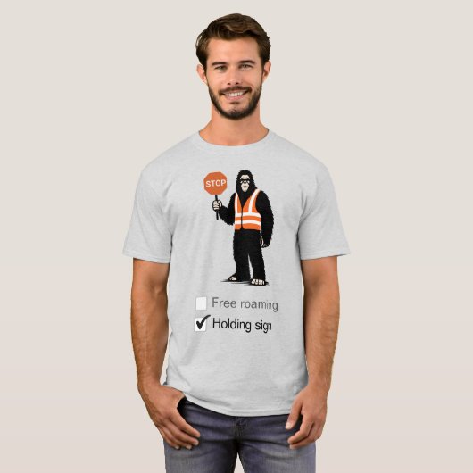 Bigfoot works as a traffic controller T-Shirt (Devant entier)