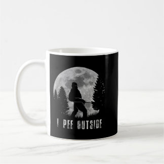 Bigfoot Yeti Moon Silhouette I Pee Outside Sasquat Koffiemok