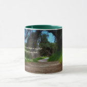 Bijbel in de ene hand en koffie in de andere mok (Midden)