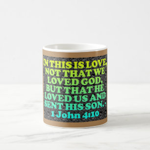 Bijbelvers van 1 John 4:10. Koffiemok