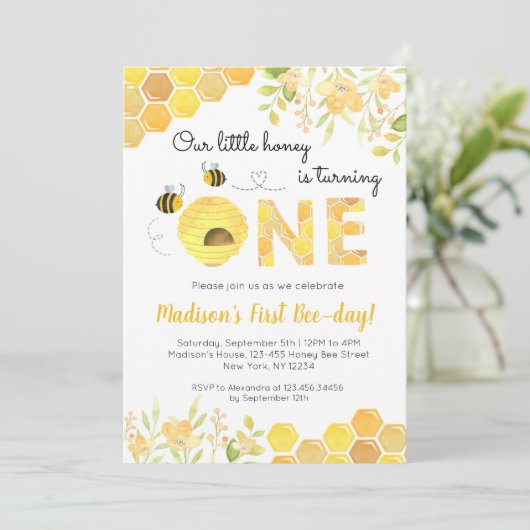 Bije 1e verjaardag van de uitnodiging van het Jong (Staand voorkant)