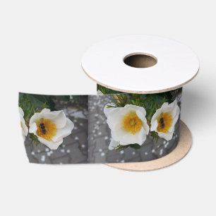 Bijen en bloemen in de lente lint