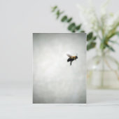 bijen in vlucht briefkaart (Staand voorkant)