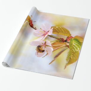 Bijen op een Cherry Flower Cadeaupapier