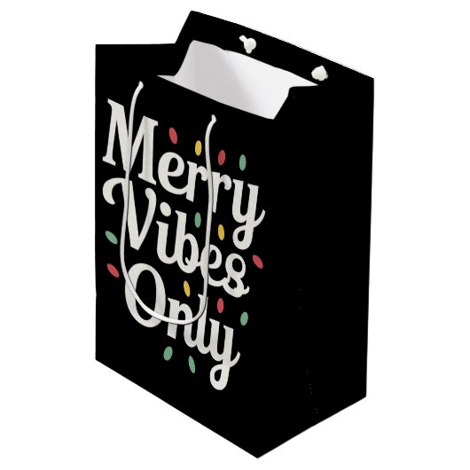 Bijpassende Familie Kerst Merry Vibes Only Lights Medium Cadeauzakje (Voorkant Gekanteld)