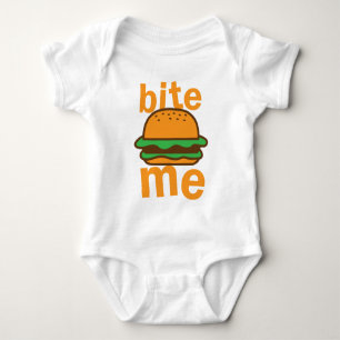 bijt me! met schattige hamburger romper