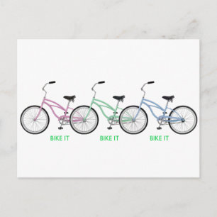 Bike het! 3 verschillende gekleurde fietsen in een briefkaart