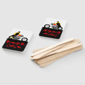 BIKER CHICK zit op haar motorfiets Handwaaier (Niet-gemonteerd)