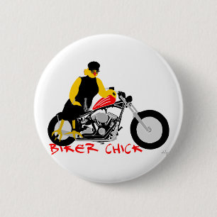 BIKER CHICK zit op haar motorfiets Ronde Button 5,7 Cm