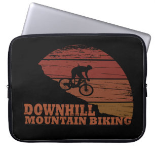 Biking van bergen naar beneden laptop sleeve