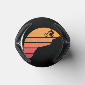 Biking van de bergen in de suspensie blikjeskoeler