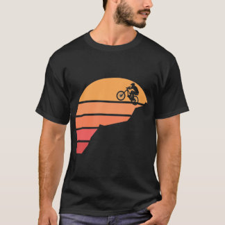 Biking van de bergen in de suspensie t-shirt