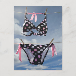 Bikini die op een lijn hangt briefkaart