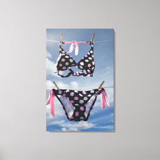 Bikini die op een lijn hangt canvas afdruk (Voorkant)