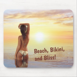 Bikini Meisje Poseren in het Zee bij zonsondergang Muismat