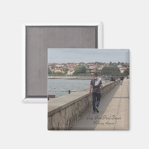 Bilbao Spanje Toerist die rond de haven loopt Magneet