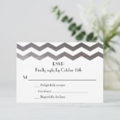 Bilingue Silver Chevron Faire-part de mariage RSVP (Debout devant)