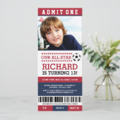 Billet de soccer rouge et bleu Invitations d'anniv (Debout devant)