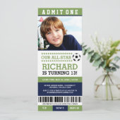 Billet de soccer vert et bleu Invitations d'annive (Debout devant)