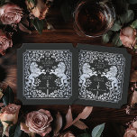 Billet noir Mariage d'épée médiévale Royal Lion<br><div class="desc">Ajoutez du charme royal à votre paysage de table ! Ces dessous de verre de mariage personnalisés sont dotés d'un majestueux lion et d'un design floral avec vos noms et monogramme, le tout en argent luxueux contre un arrière - plan noir. Parfait pour une fête d'imaginaire médiévale avec une élégance...</div>