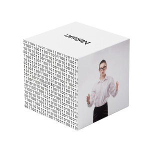 Binaire Code van de HACKED Computer Aangepast Twee Kubus