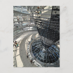 Binnen de glazen koepel van het Reichstag-gebouw.  Briefkaart