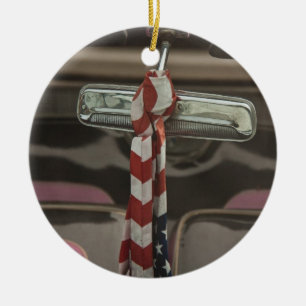 Binnen een rockabilly auto keramisch ornament