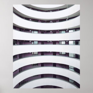 Binnenin wit gebouw poster