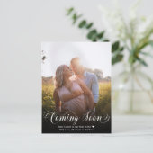 Binnenkort beschikbaar Foto Zwangerschap Aankondig Aankondigingskaart (Staand voorkant)